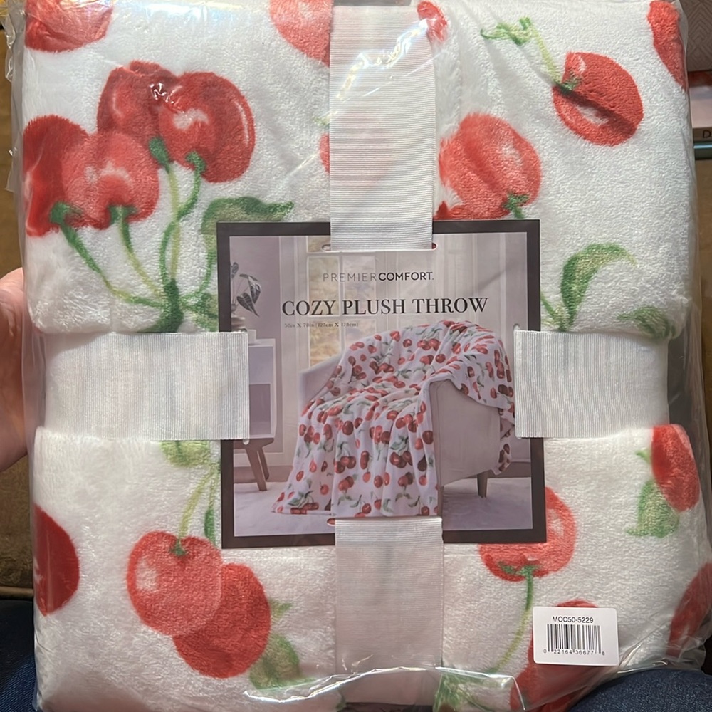 NWT Premier Comfort Cozy Plush Throw